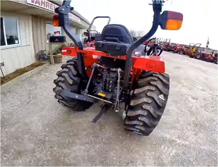 2017 Kubota M5111 - Image 2